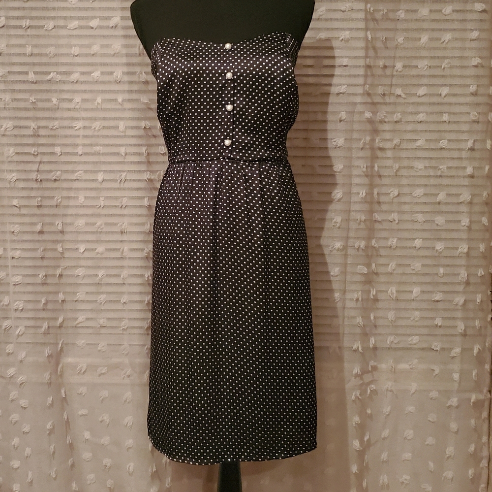 Sating strapless, polka dot dress.